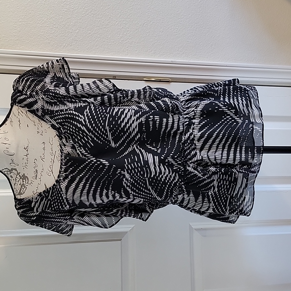 Elle top in Excellent condition